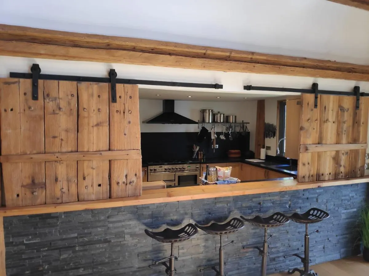 Luxury Chalet, Stunning Views With Hot Tub & Sauna La Cote d'Arbroz