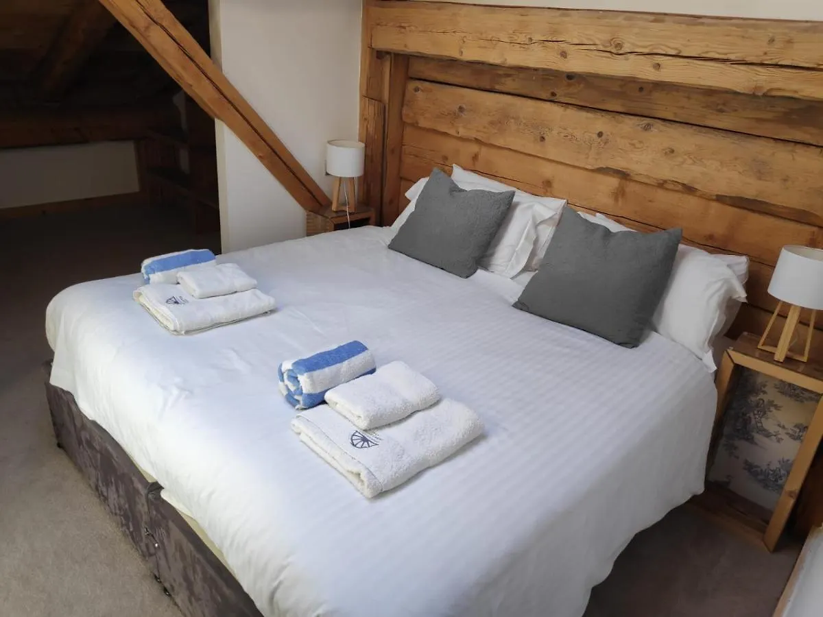 Luxury Chalet, Stunning Views With Hot Tub & Sauna La Cote d'Arbroz 0*,  França